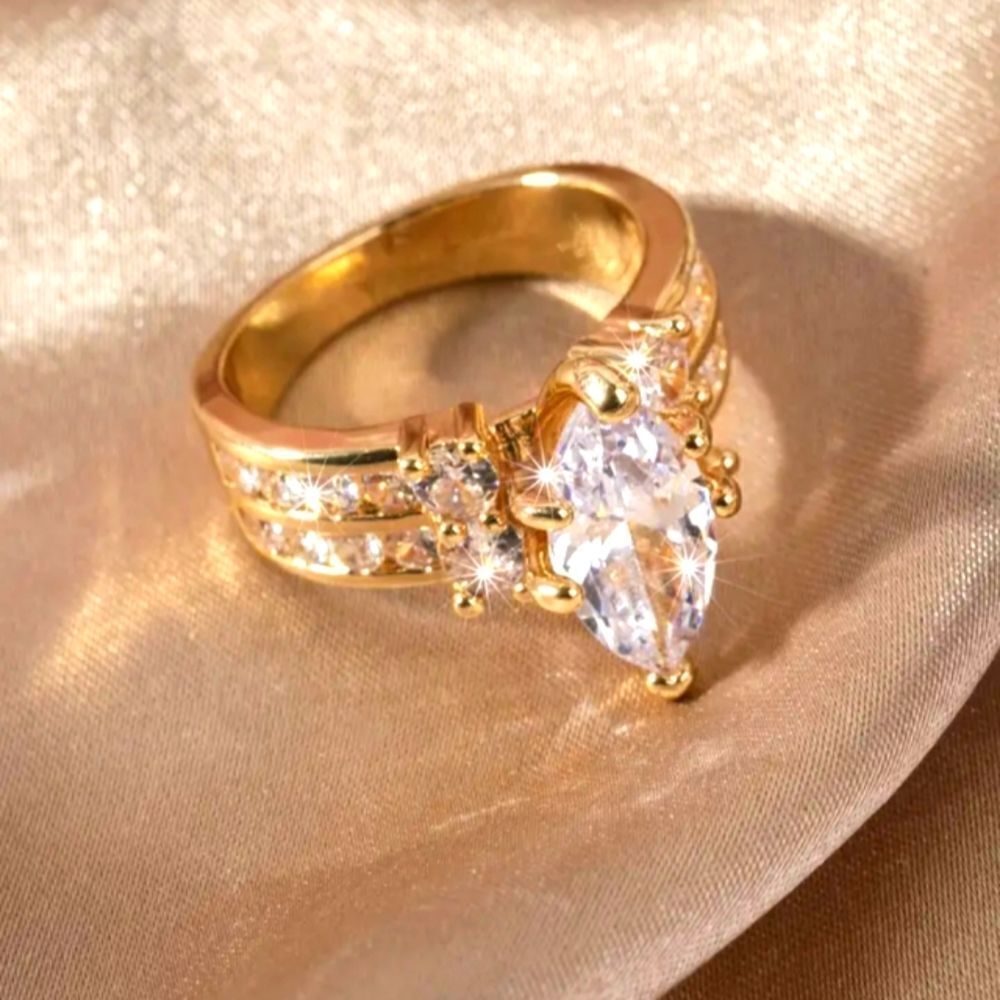 Diamond wedding ring sz 8